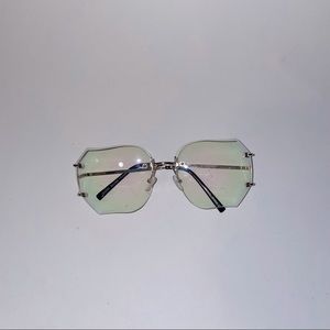Super fly Y2k (00s) bubble lense sunglasses with gold frame and unique shape